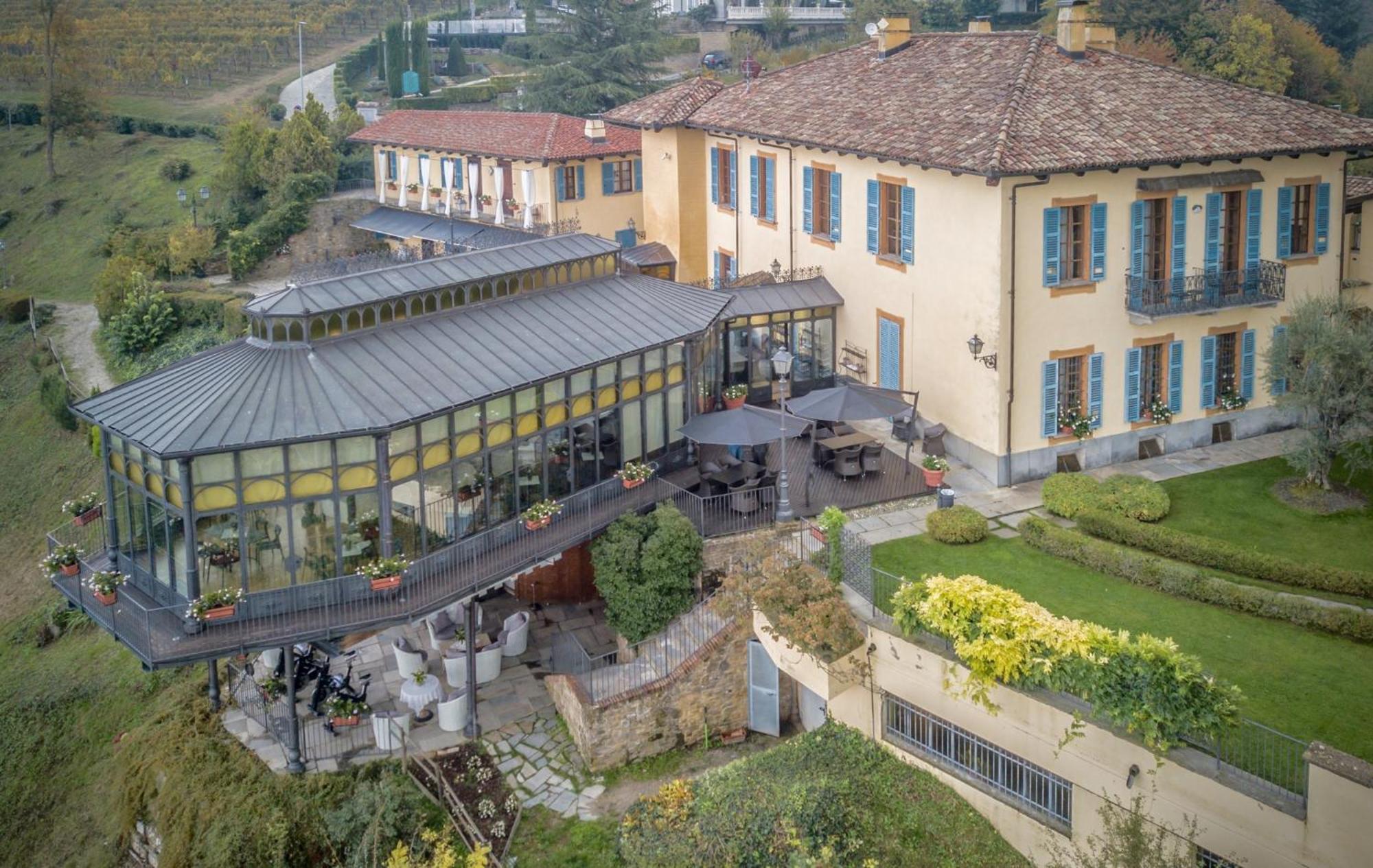 Hotel Villa Beccaris Monforte dʼAlba Buitenkant foto