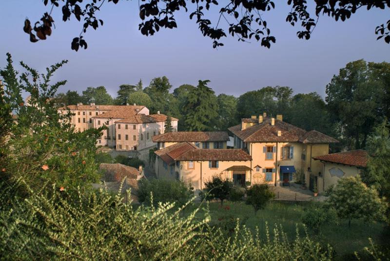 Hotel Villa Beccaris Monforte dʼAlba Buitenkant foto