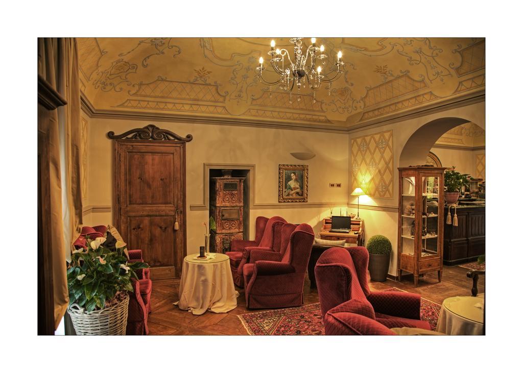 Hotel Villa Beccaris Monforte dʼAlba Buitenkant foto