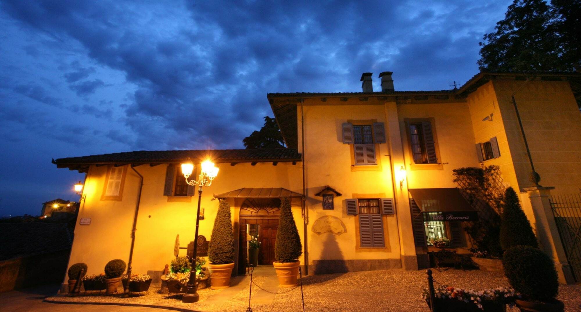 Hotel Villa Beccaris Monforte dʼAlba Buitenkant foto