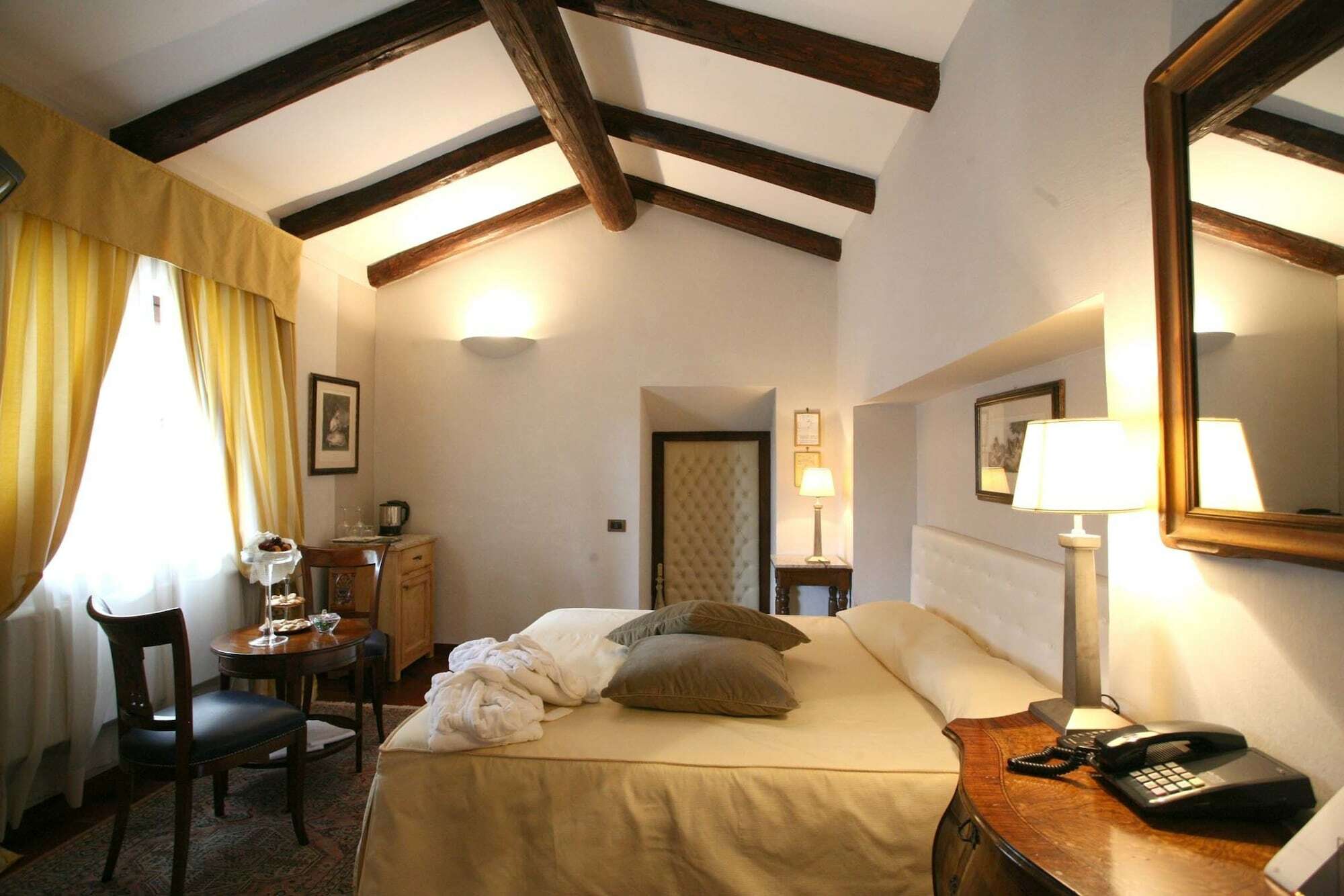 Hotel Villa Beccaris Monforte dʼAlba Buitenkant foto