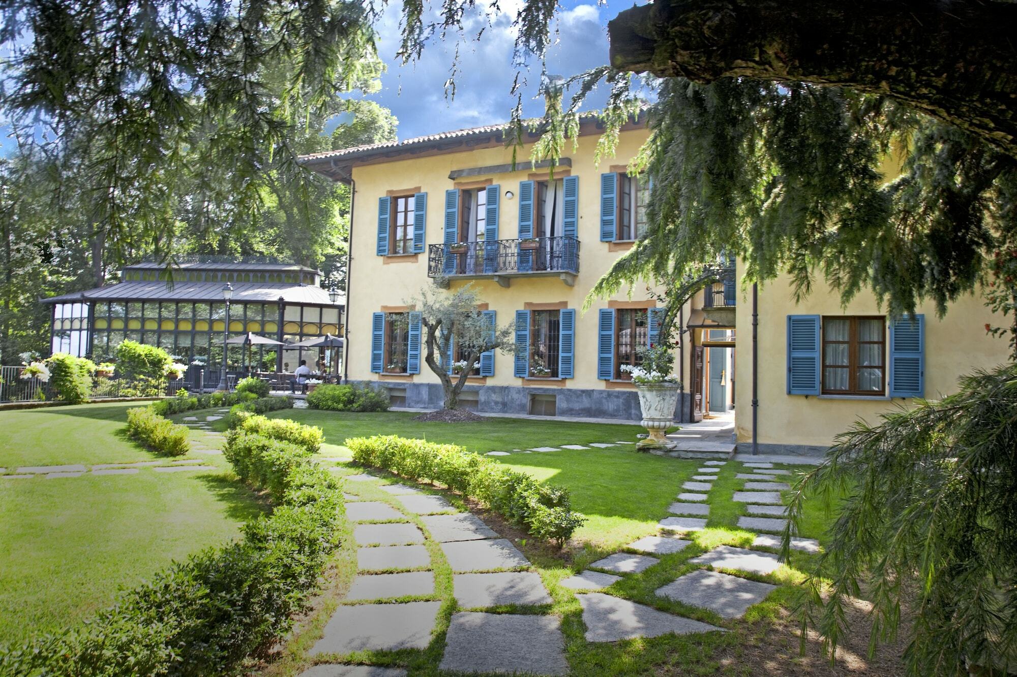 Hotel Villa Beccaris Monforte dʼAlba Buitenkant foto