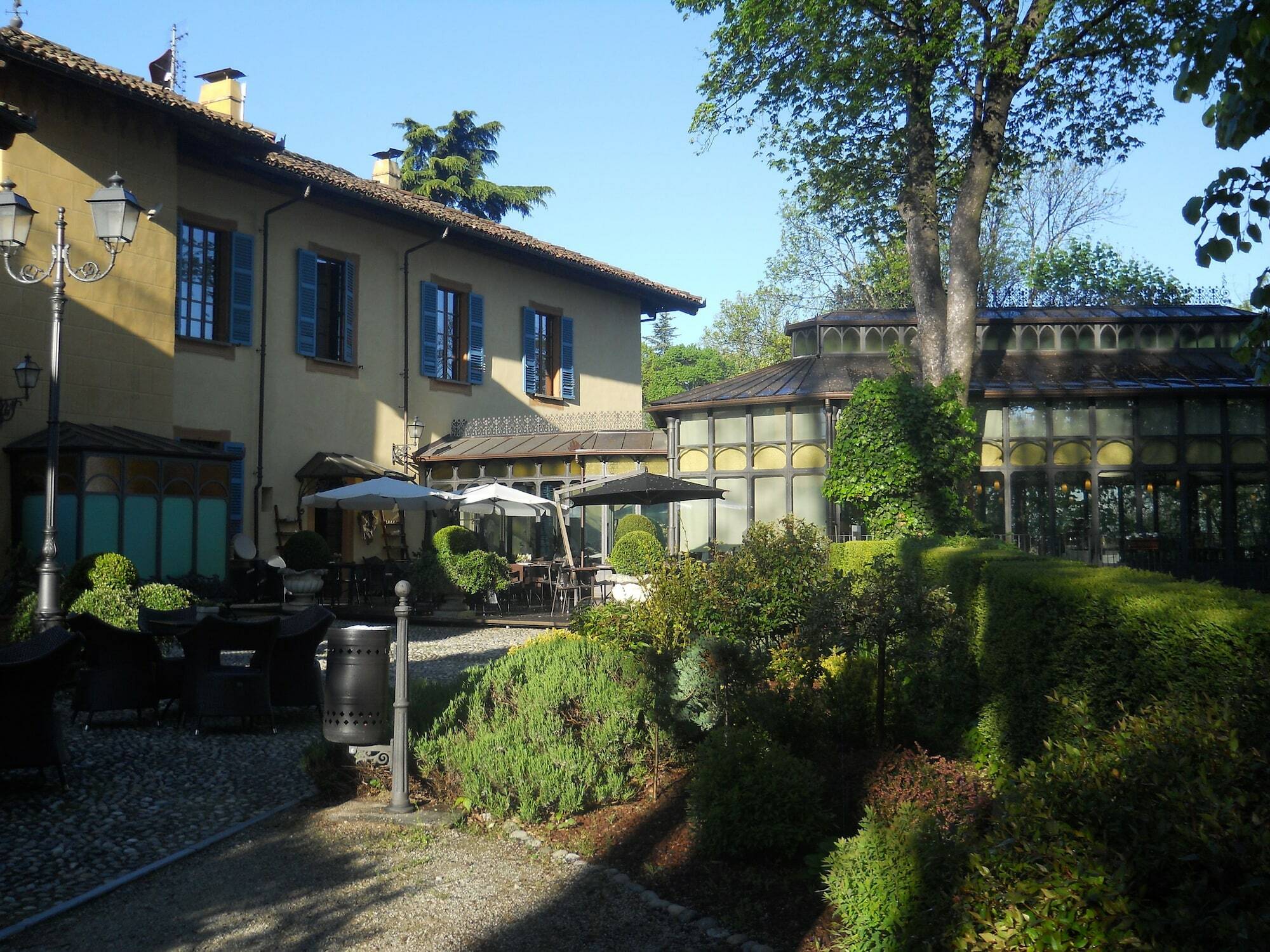 Hotel Villa Beccaris Monforte dʼAlba Buitenkant foto