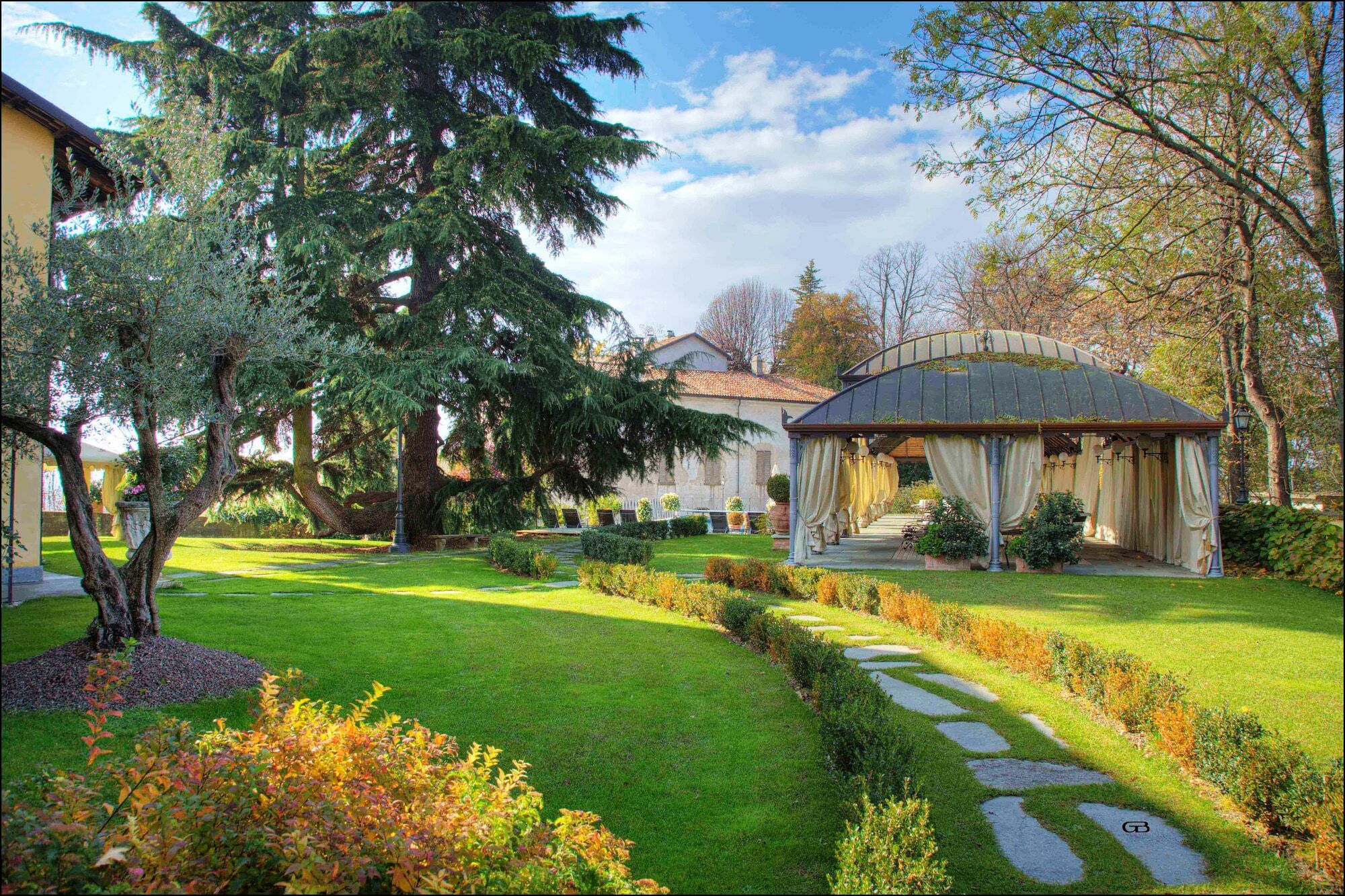 Hotel Villa Beccaris Monforte dʼAlba Buitenkant foto